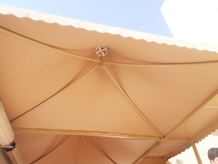 مظلات هرمية